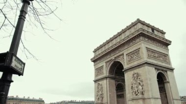 Paris 'teki ünlü Fransız Tarihi Anıtı Zafer Takı.