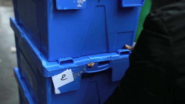 Hands Of An African-American Male Push Blue Boxes With Goods. Entrega de alimentos — Vídeos de Stock