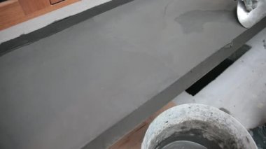 Koruyucu Eldiven Üreticisi Spatula Çözümünü Uygular, Pencere Pervazı.