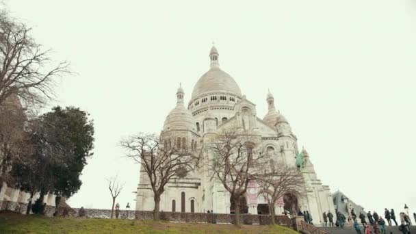 Basilika des Heiligen Herzens Paris, Frankreich ist eine römisch-katholische Kirche. — Stockvideo