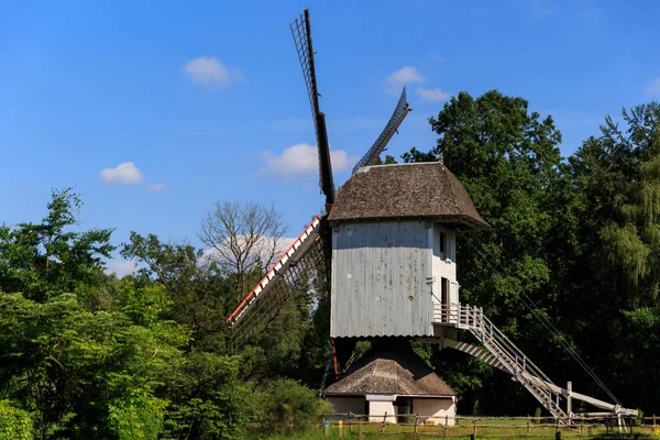 Moinho de vento. Bokrijk, Bélgica — Fotografia de Stock