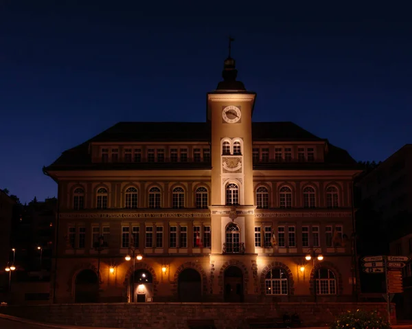 St. Moritzbibliothek bei Nacht im Sommer, Graubünden, Schweiz — Stockfoto