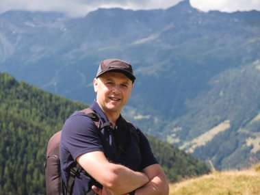 Orta yaşlı bir adamın portresi