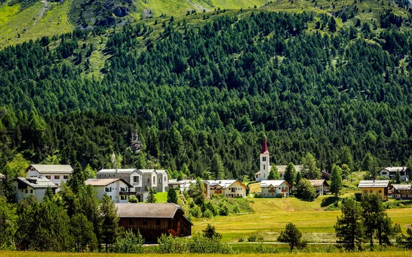 Alpejska wioska Maloja, Szwajcaria — Zdjęcie stockowe
