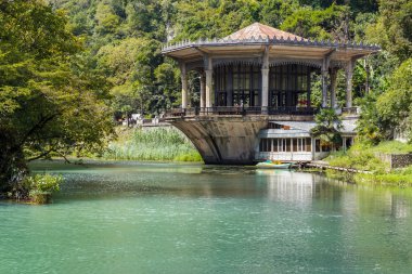 Abhazya'da, yeni Athos. Psyrtskha