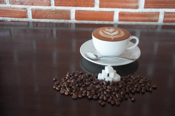 Dryck. hett kaffe. kaffe med latte konst. — Stockfoto
