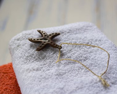 Muhteşem görüntü güzel banyo havlu üzerinde farklı renkteki bir 