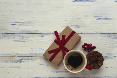 Paketleme armağanı, kalp, sulu kartopu, f ile kahve Kupası