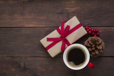 Bir fincan kahve, bir yumru, bir kartopu, bir hediye