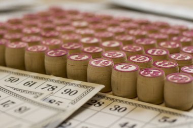 Bingo. Ahşap unsurlar ile masa üstü eski Loto oyunu