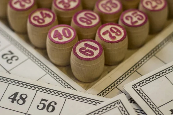 Balls with bingo numbers, bingo cards. Lotto. Bingo. Flat lay — Stock Photo, Image