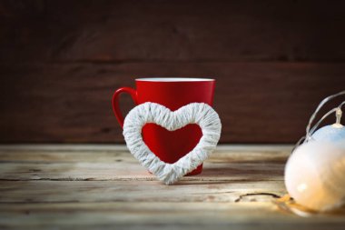 Kalp, garland ve kırmızı Kupası. Sevgililer günü kavramı