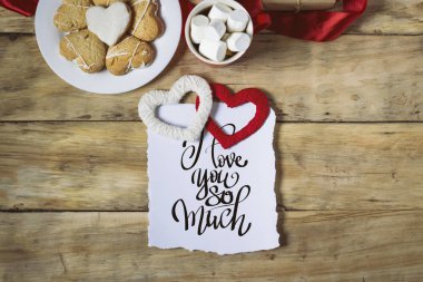 Kalpler, hatmi ve el yapımı iki şeklinde kurabiye duymak