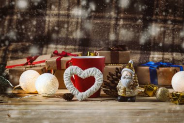 Güzel kompozisyon. Kırmızı Kupası ve beyaz kalp