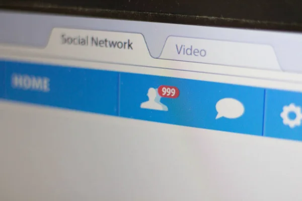 Página de rede social com um grande número de mensagens não lidas — Fotografia de Stock
