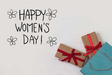 İki hediye ve bir hediye paketi mavi renk. Ha metin eklendi