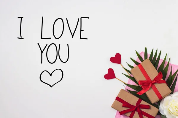 Hearts on Sticksticks, Gifts in Kraft Paper, Pink Decorative Pap — Stok Foto
