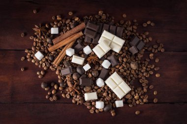 Karanlık ve beyaz çikolata, kahve fasulye, çikolata topları, baharatlar,