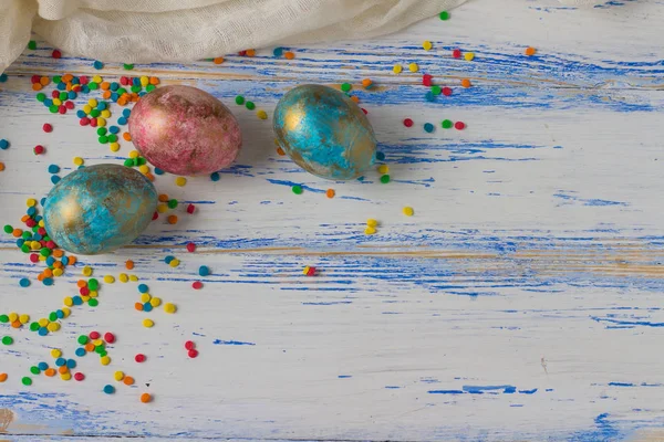 Koncepcja Wielkanoc pisanki, wielobarwny słodycze na Zielone Świątki — Zdjęcie stockowe