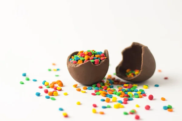 깨진 다 색된 사탕 장식 초콜릿 부활절 달걀 — 스톡 사진