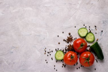 Ürün yelpazesine taze organik sebze domates salatalık baharat Di