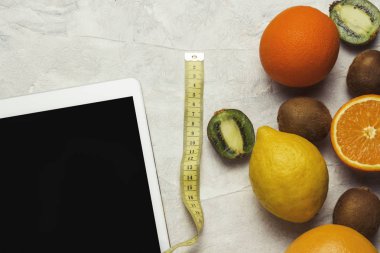 Portakal, limon, kivi, Tablet, taş Backgro kasette ölçme