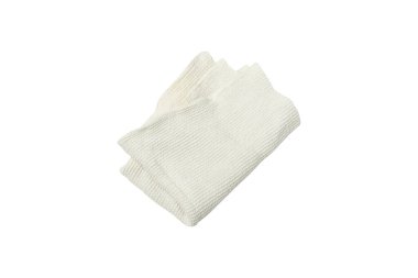 Beyaz bir arka planda temizlik ve yıkama için beyaz havlu. Temizlik konsepti. Pankart. Düz yatış, üst görünüm