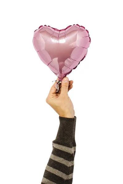 Ballon à air rose tenu par une main sur un fond isolé. Concept mariage, Saint Valentin, zone photo, amoureux. Bannière Pose plate, vue du dessus — Photo