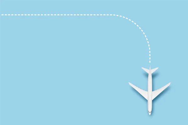 青い背景にルートを示す飛行機とライン コンセプト旅行 航空券 フライト ルートパレット バナーだ フラットレイアウト トップビュー — ストック写真