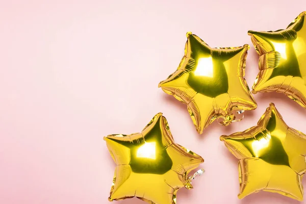 Balões Estrela Forma Folha Ouro Fundo Rosa Conceito Umas Férias — Fotografia de Stock