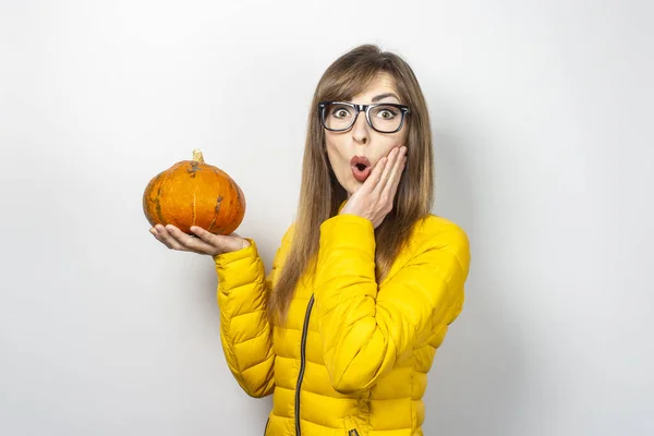 Young Girl Surprised Face Holds Light Background Halloween Concept Autumn — Stock Photo, Image