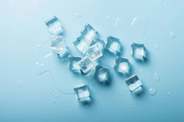 Cubos Hielo Con Agua Sobre Fondo Azul Concepto Hielo Para —  Fotos de Stock