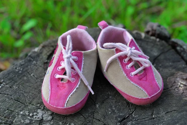 新生儿的小鞋子 — 图库照片