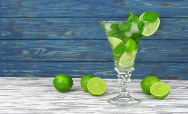 Delicious fresh drink cocktail mojito — Stock Photo, Image