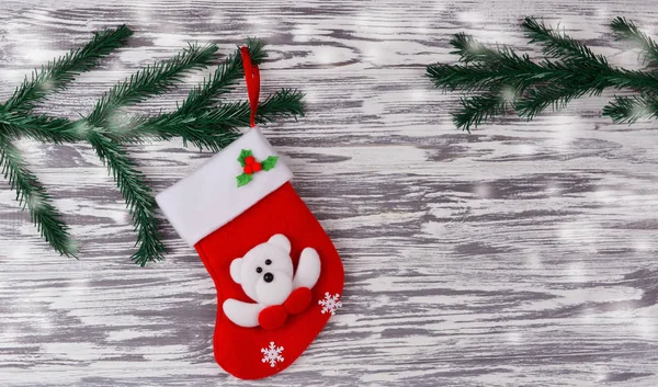 Красный праздничный носок. сапоги Санта-Клауса — стоковое фото