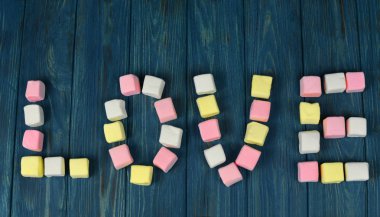 tatlı çok renkli hatmi gelen kelime aşk 