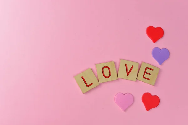 Gyönyörű Szívét Szeretet Ünnepe Szent Valentin Február Rózsaszín Alapon Piros — Stock Fotó