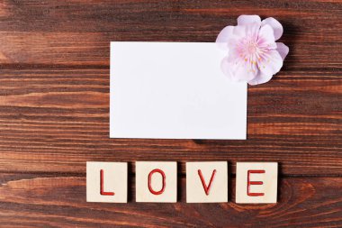 aşk mektupları bir ahşap zemin üzerine güzel kartpostal ve 