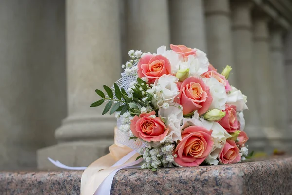 Beau bouquet de roses pour un mariage — Photo