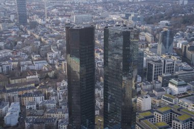 Frankfurt Almanya 'da şehir ve Deutsche Bank manzarası