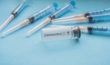 Koronovirüs testi yapılan hastane şırıngaları.