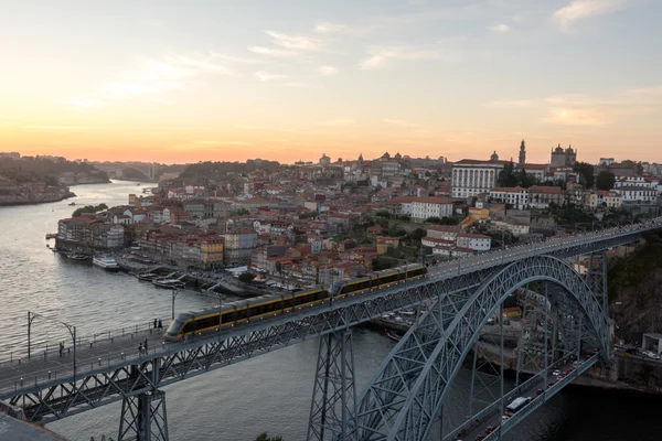 Dom Luis-bron och gamla staden Porto, Portugal, Europa — Stockfoto