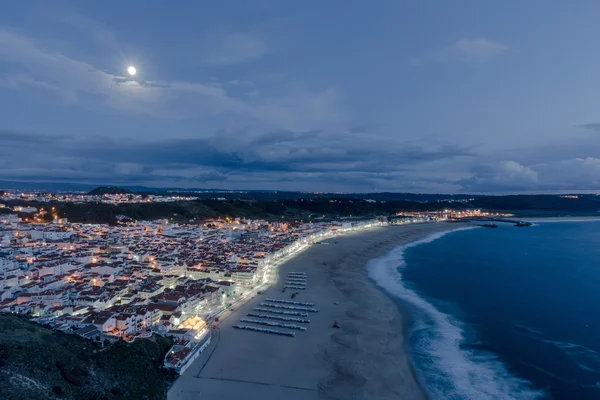 Nazare, miasto paradise surfing nocą - Nazare, Portugalia — Zdjęcie stockowe