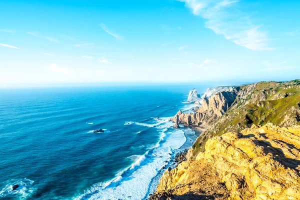 Kilátás nyílik az Atlanti-óceán partján, a Cabo da Roca (Szikla-fok) nyugati Portugáliában — Stock Fotó