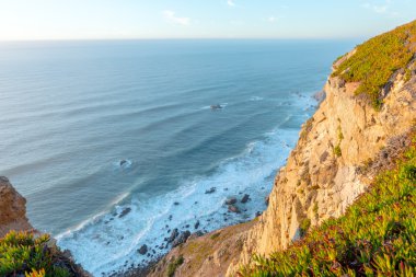 Cabo da Roca (Cape Roca), Portekiz, anakara Avrupa'nın en batıdaki nokta görünümünü.