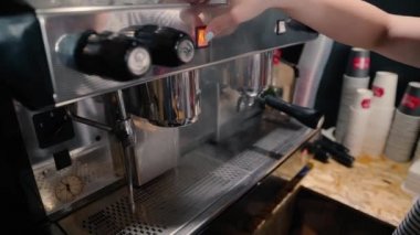 İki kahve Barista yapar