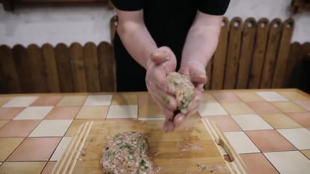 Elkészítése házilag készített húsgolyók — Stock videók