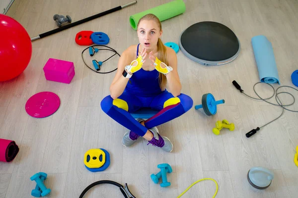 Chica con accesorios de fitness — Foto de Stock