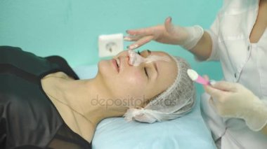 Maske uygulamanın tıbbi kozmetik