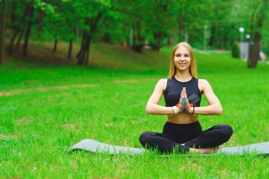 Kız park lotus duruş